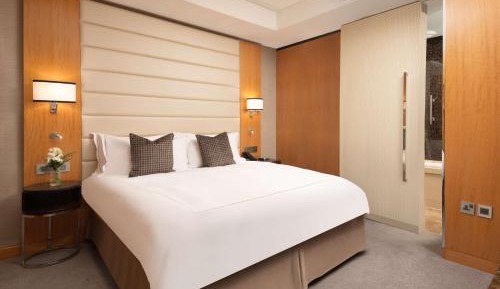 One-Bedroom Duplex Suite - Lounge Access