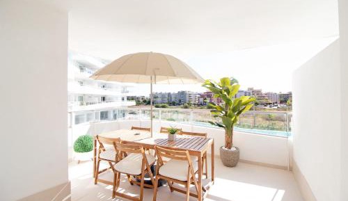 Apartment with Pool View 