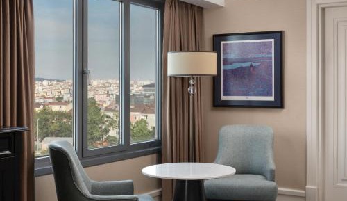 Deluxe King Room with City View