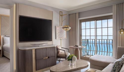 Ocean Front Suite with Club Access