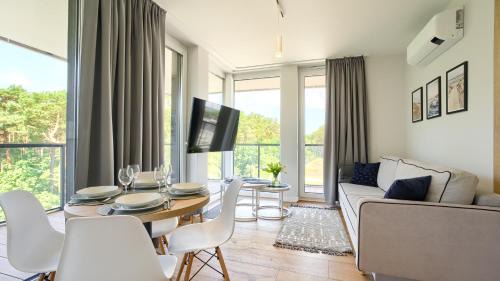 One-Bedroom Apartment (with paid parking)
