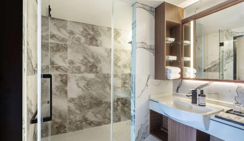 Deluxe King Room - Non-Smoking