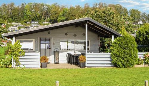 One-Bedroom Holiday Home