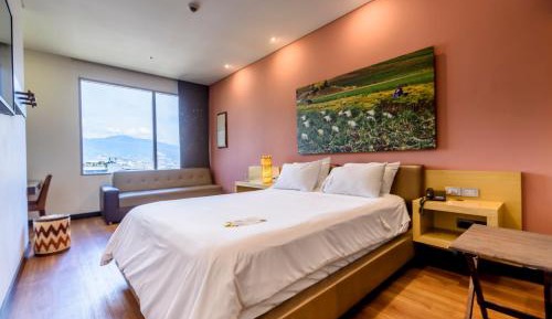 Deluxe Queen Room