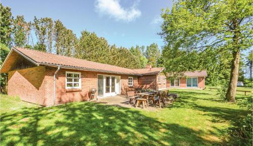 Eight-Bedroom Holiday Home