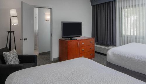 One-Bedroom Suite with Courtyard View