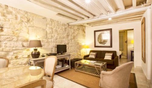 Superior One-Bedroom Apartment