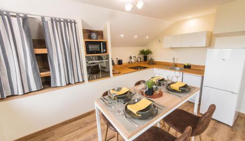 Apartment with Mountain View