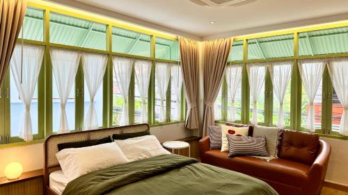 Deluxe Queen Room