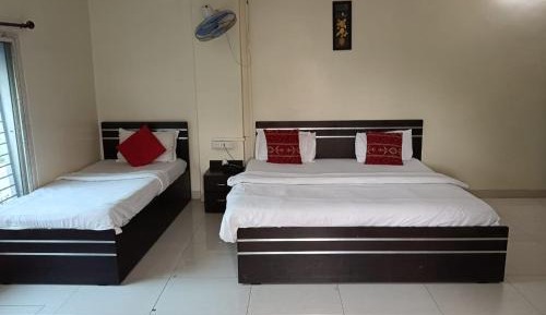 Deluxe Double Room (2 Adults + 1 Child)