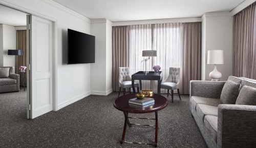 1 Bedroom Executive Suite, 1 King, Sofa bed