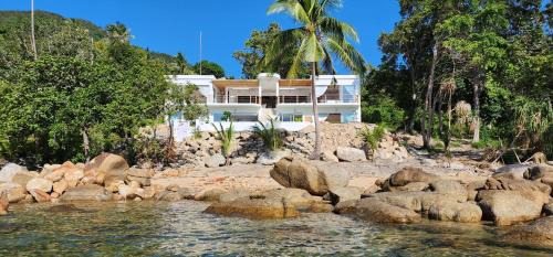 Villa - Beach Front