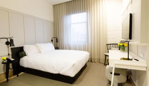 Deluxe Queen Room