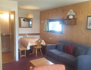 Apartment with Mountain View