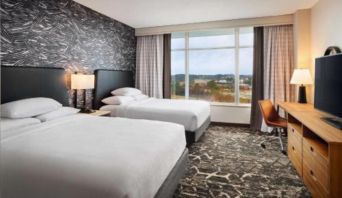 Two-Room Queen Suite with Two Queen Beds