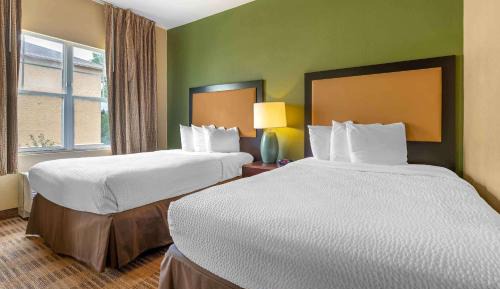 Studio with 2 Double Beds - Non-Smoking