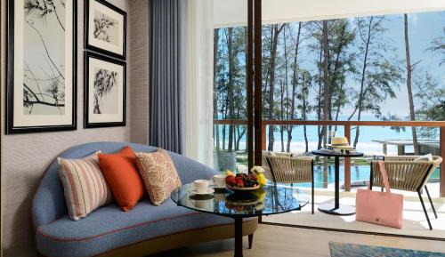 Premium King Room with Ocean View and Club Lounge Access