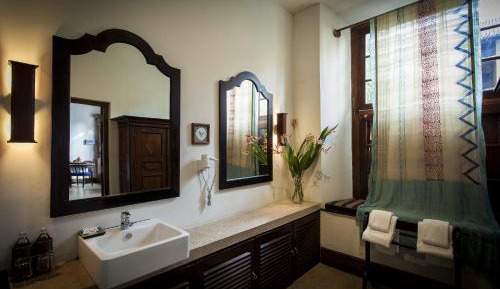 Porcelain Suite