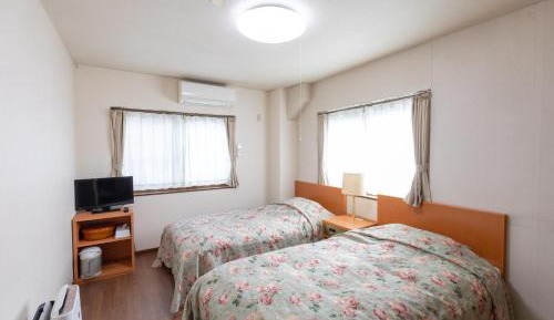 Standard Twin Room with Shared Bathroom
