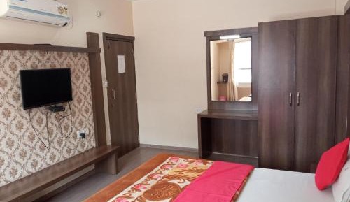 Standard Queen Room