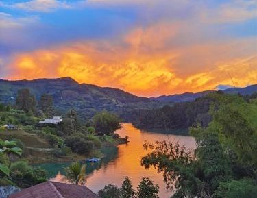 Apartment with Mountain View