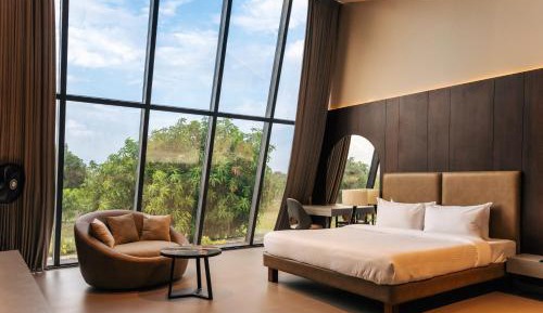 Lake View Suite