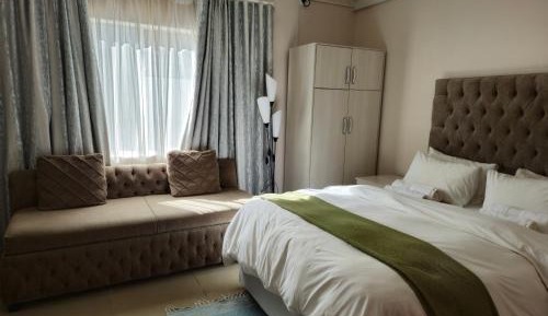 Deluxe Queen Room