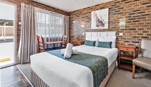 Standard Queen Room