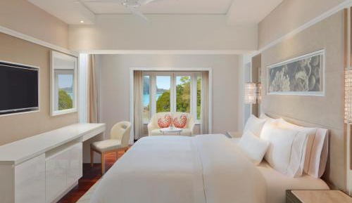 Two-Bedroom Suite with One King and Two Twin Beds