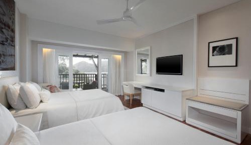 Twin Room with Partial Ocean View