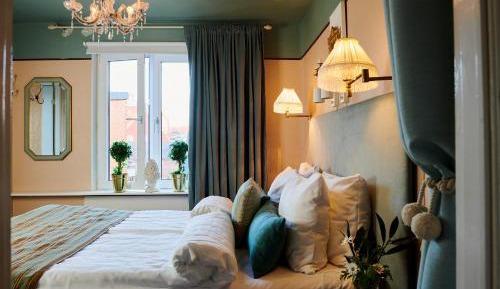 Small Queen Room