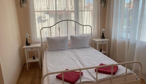 Deluxe Studio