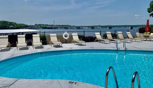 Three-Bedroom Apartment with Lake View