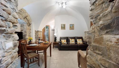 Superior One-Bedroom Apartment