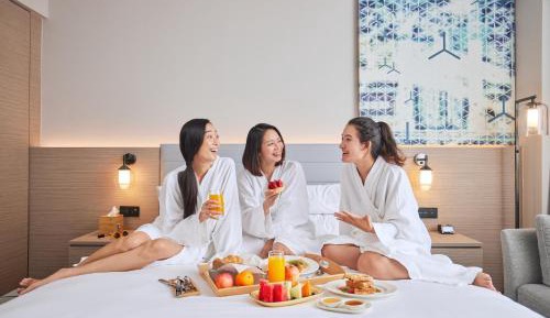 Deluxe Guest Room, 1 King, City View
