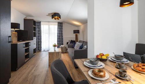Apartment with Mountain View