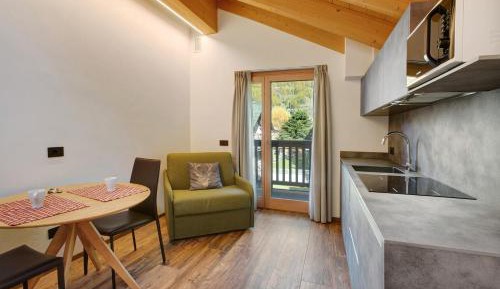 Superior One-Bedroom Apartment with Balcony