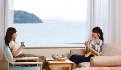 Twin Room with Lake View - East Building - Non-Smoking