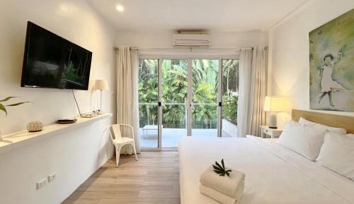 Apartment with Pool View 