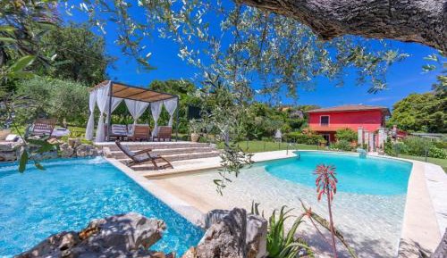 Apartment with Pool View 