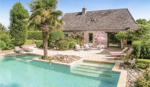 Three-Bedroom Holiday Home 