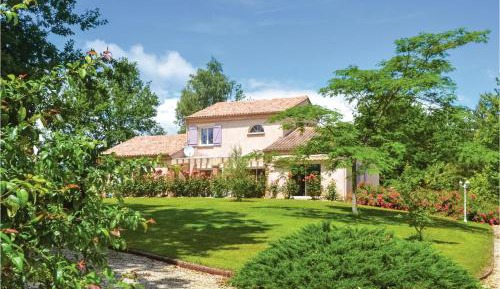 Three-Bedroom Holiday Home 