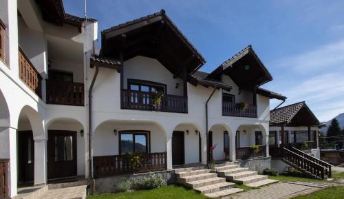 Apartment with Lake View