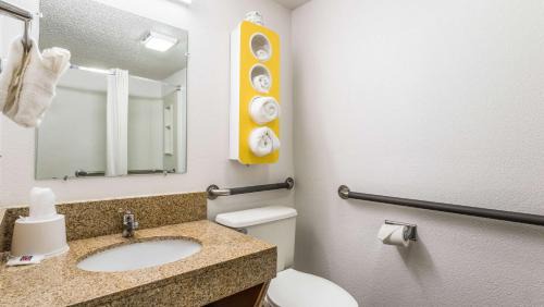 Queen Room - Disability Access - Non-Smoking