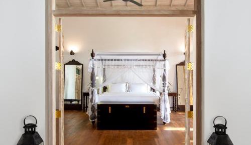 One-Bedroom Colonial mansion with Pool