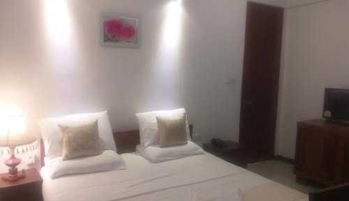 Deluxe Double Room (2 Adults + 1 Child)
