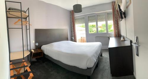 Comfort Double Room with Bath with Courtyard View
