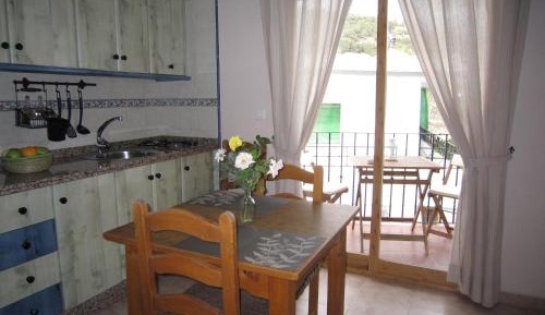 One-Bedroom Apartment with Mountain View