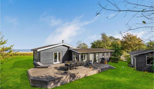 Three-Bedroom Holiday Home 