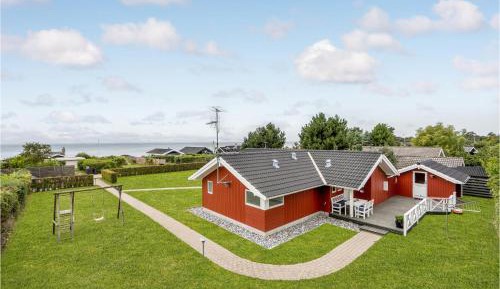 Three-Bedroom Holiday Home 